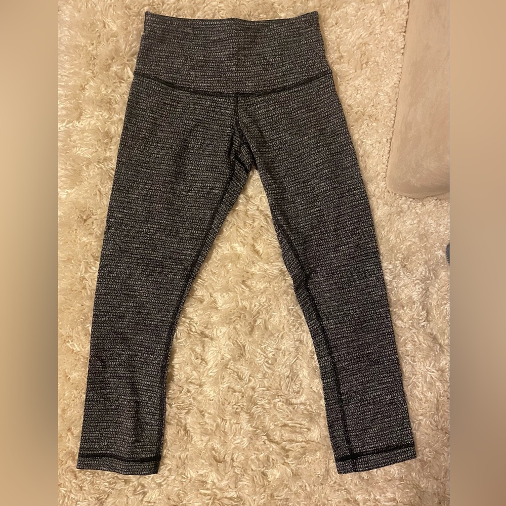Grey & white tweed looking capri lululemon leggings Size 2